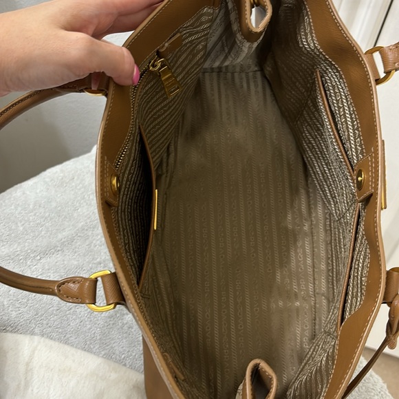 PRADA Lux Saffiano Leather Tote- camel- no zipper - Picture 4 of 15